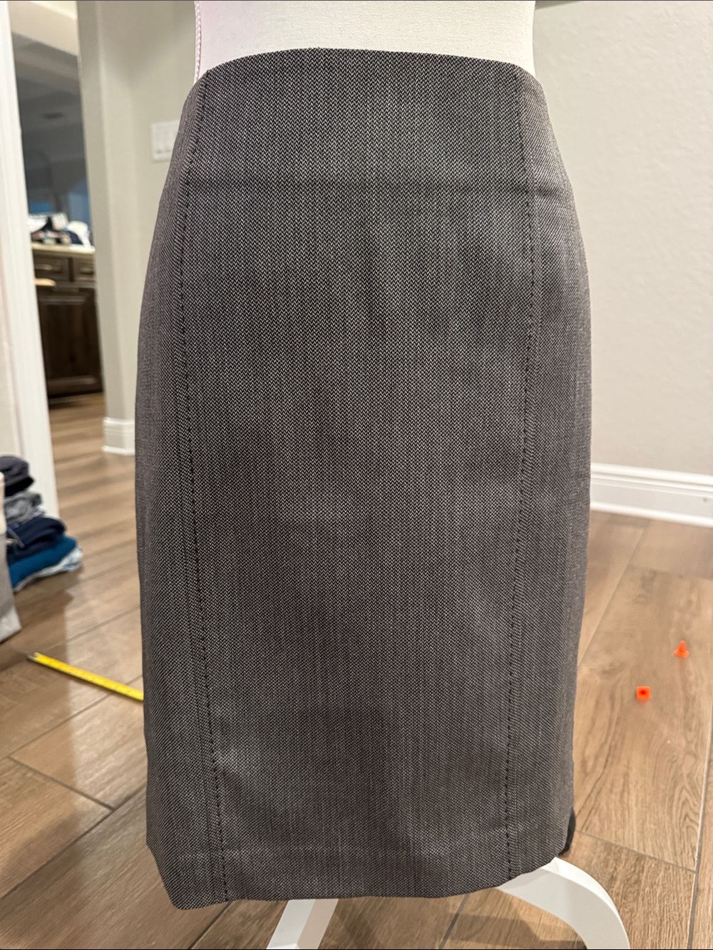 LOFT Gray Textured Pencil Skirt
